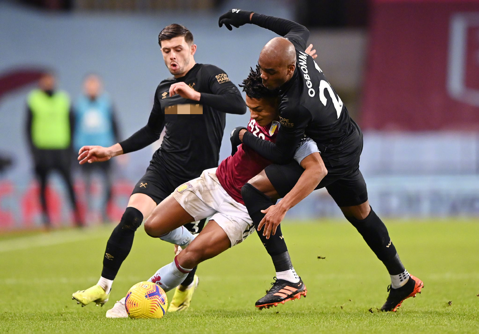 她秉持着严 她秉持着严